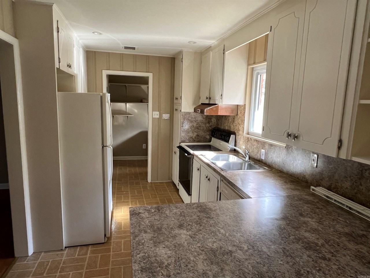 101 Hiawatha Dr - Photo 5 of 8