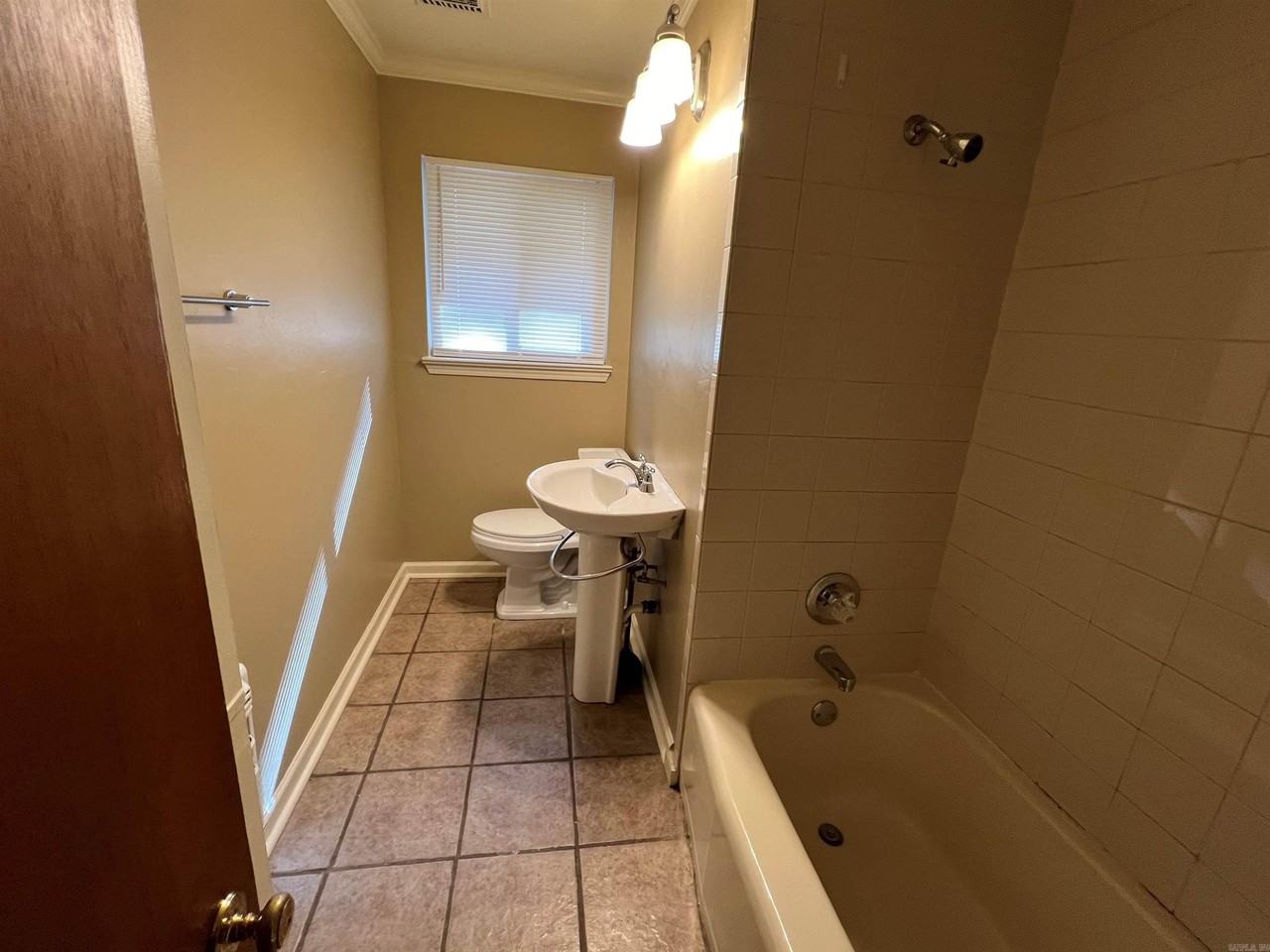 101 Hiawatha Dr - Photo 7 of 8