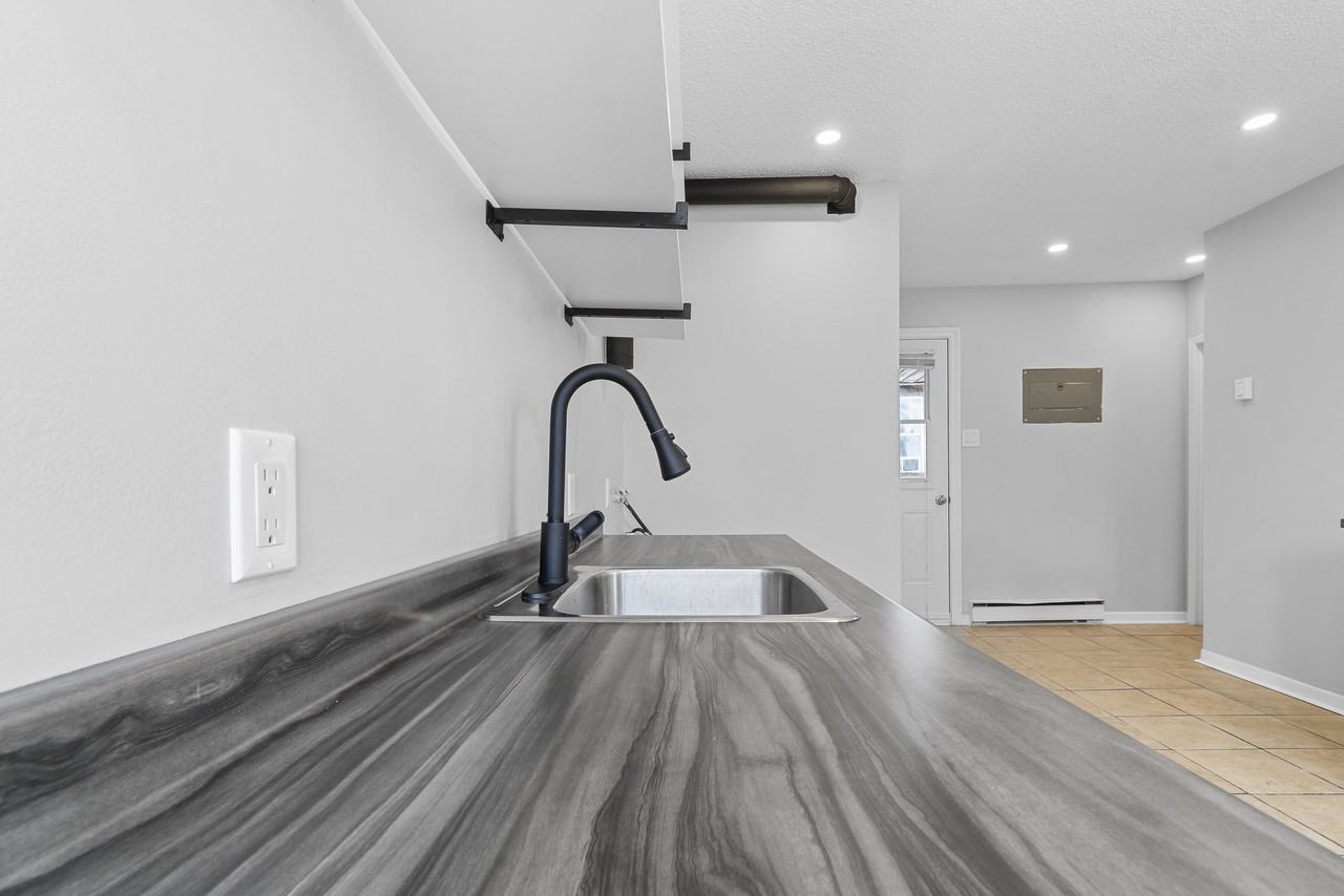 112 Garneau - A - Photo 3 of 14