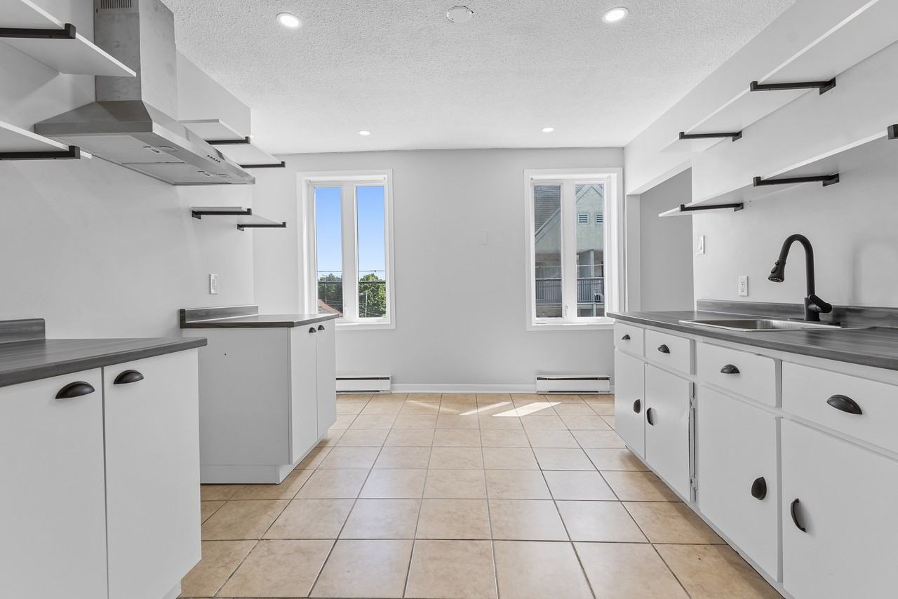 112 Garneau - A - Photo 4 of 14