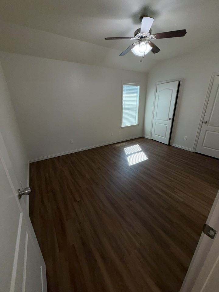 8219 Saddle Brook Drive #B - Photo 4 of 17