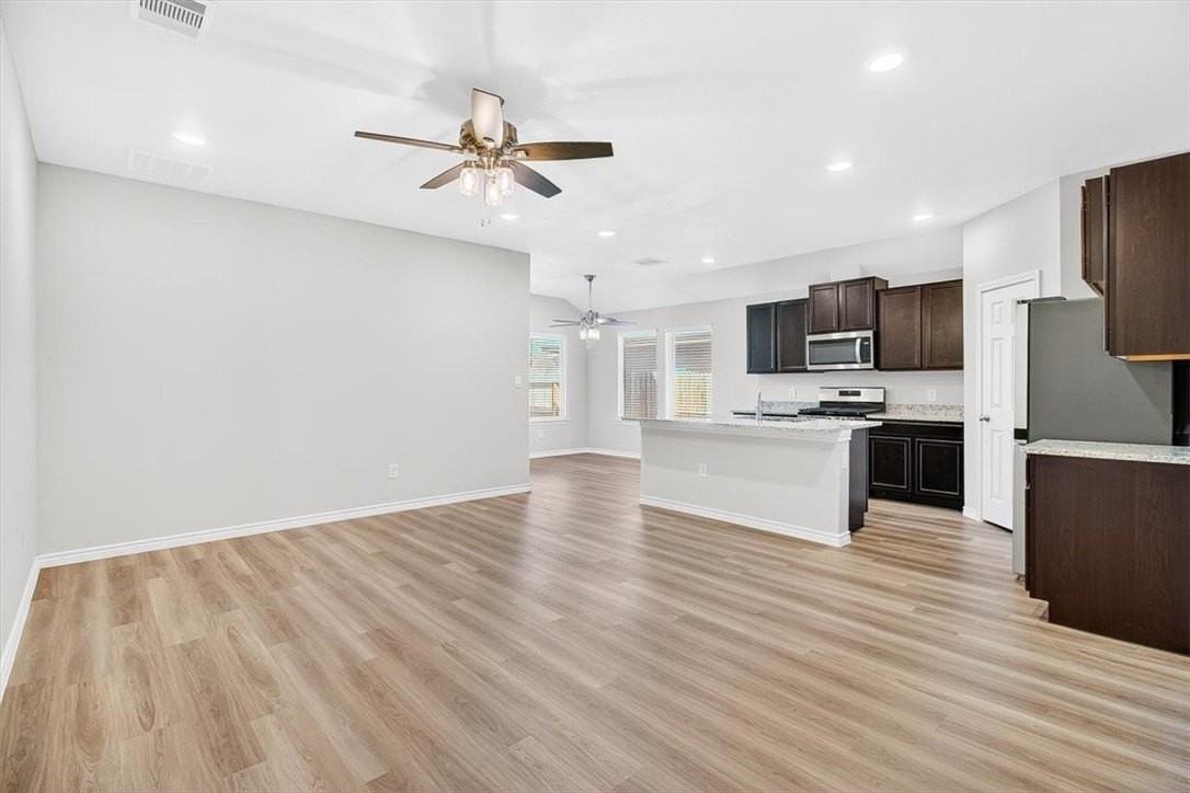 1626 Comfy Way - Photo 3 of 38