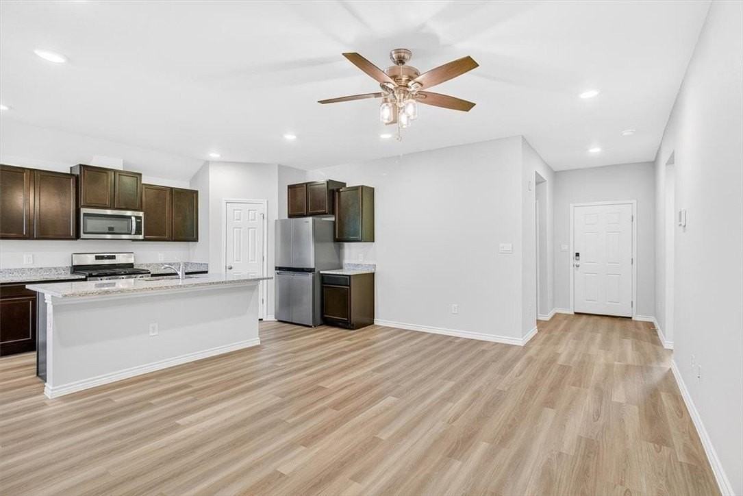 1626 Comfy Way - Photo 4 of 38