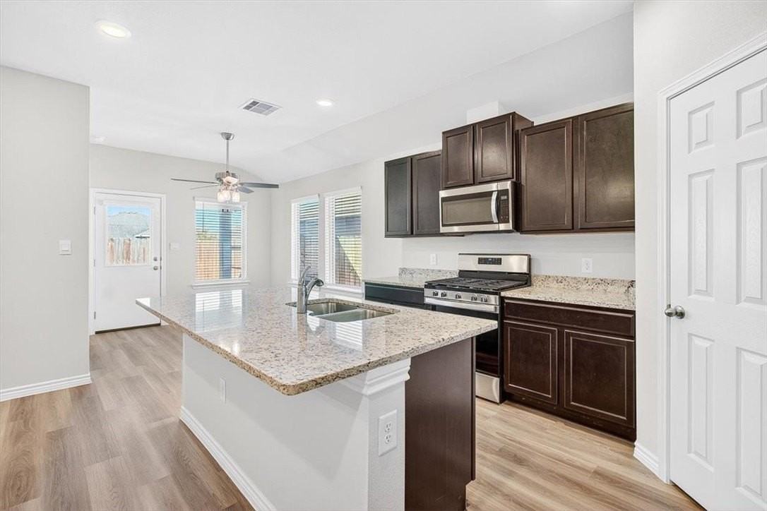 1626 Comfy Way - Photo 7 of 38