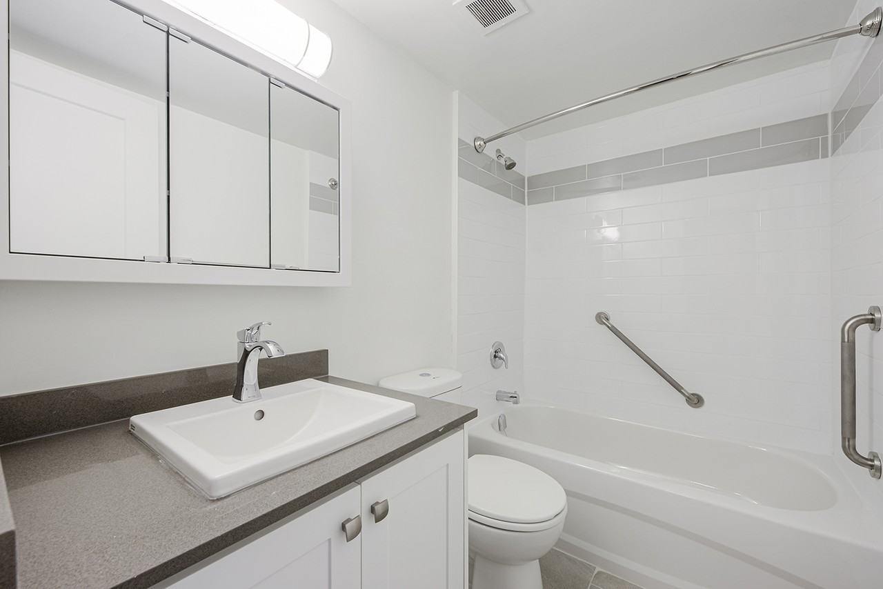 Royal Court - Photo 6 of 20