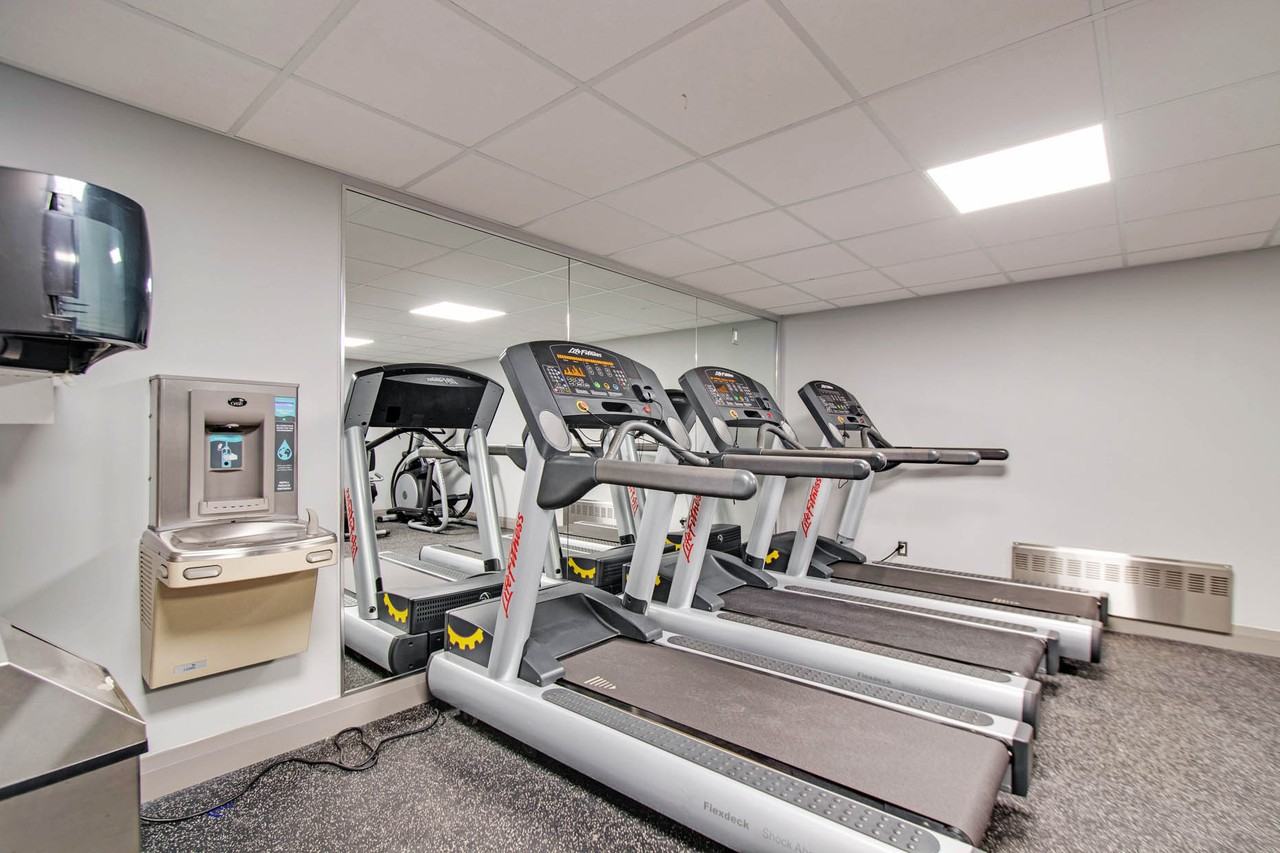 Royal Court - Photo 7 of 20