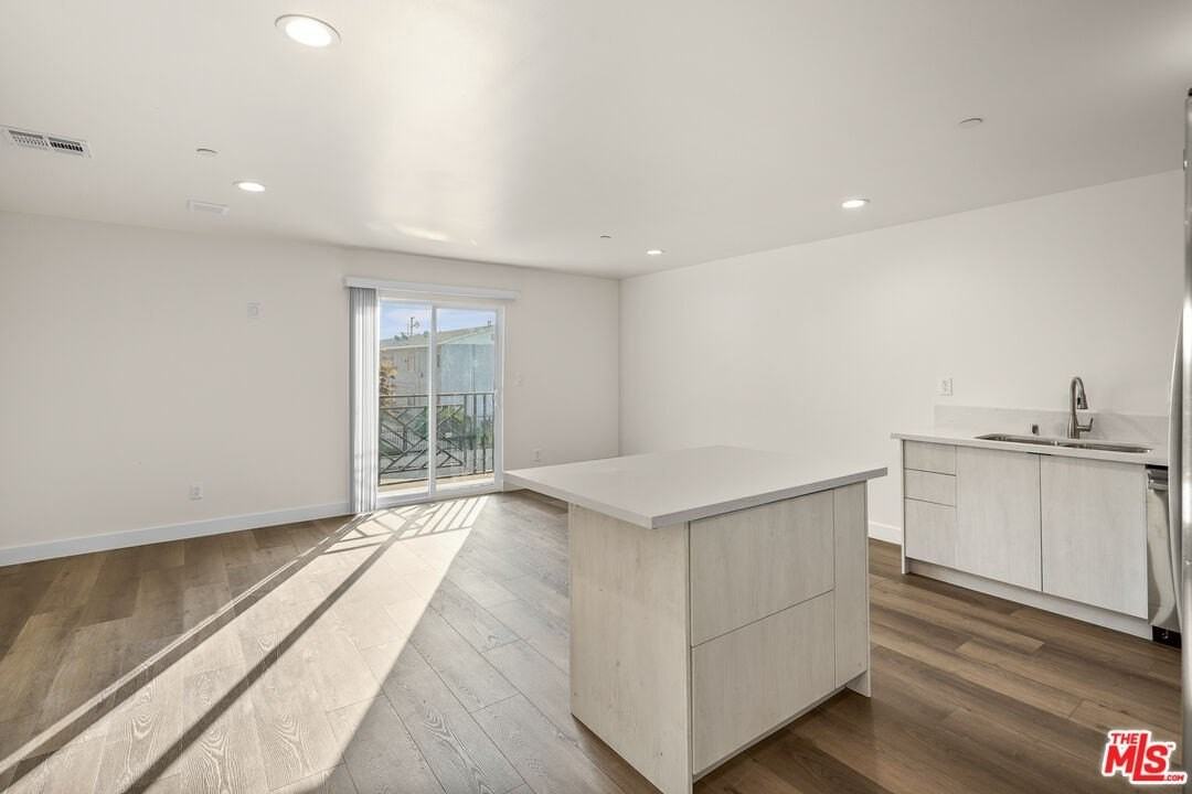 2525 Hauser Blvd Apt A - Photo 2 of 30