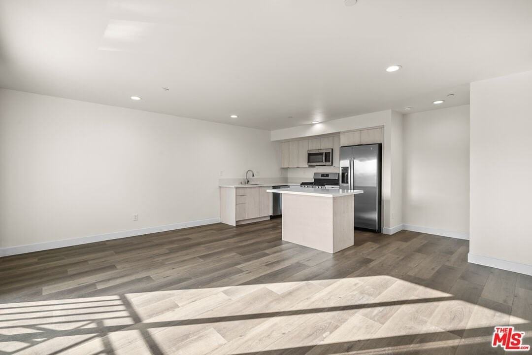 2525 Hauser Blvd Apt A - Photo 3 of 30