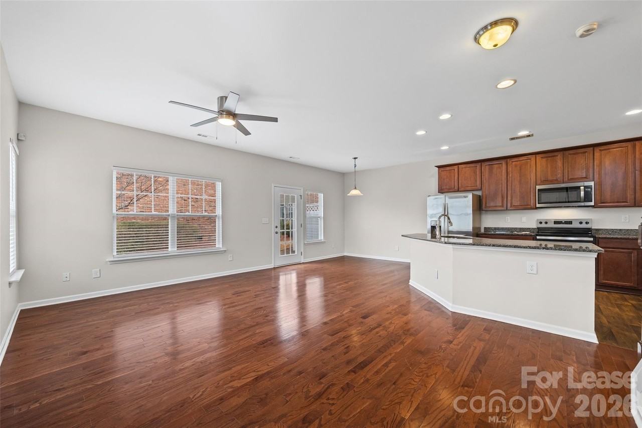 7333 Adare Mews Rd - Photo 4 of 32