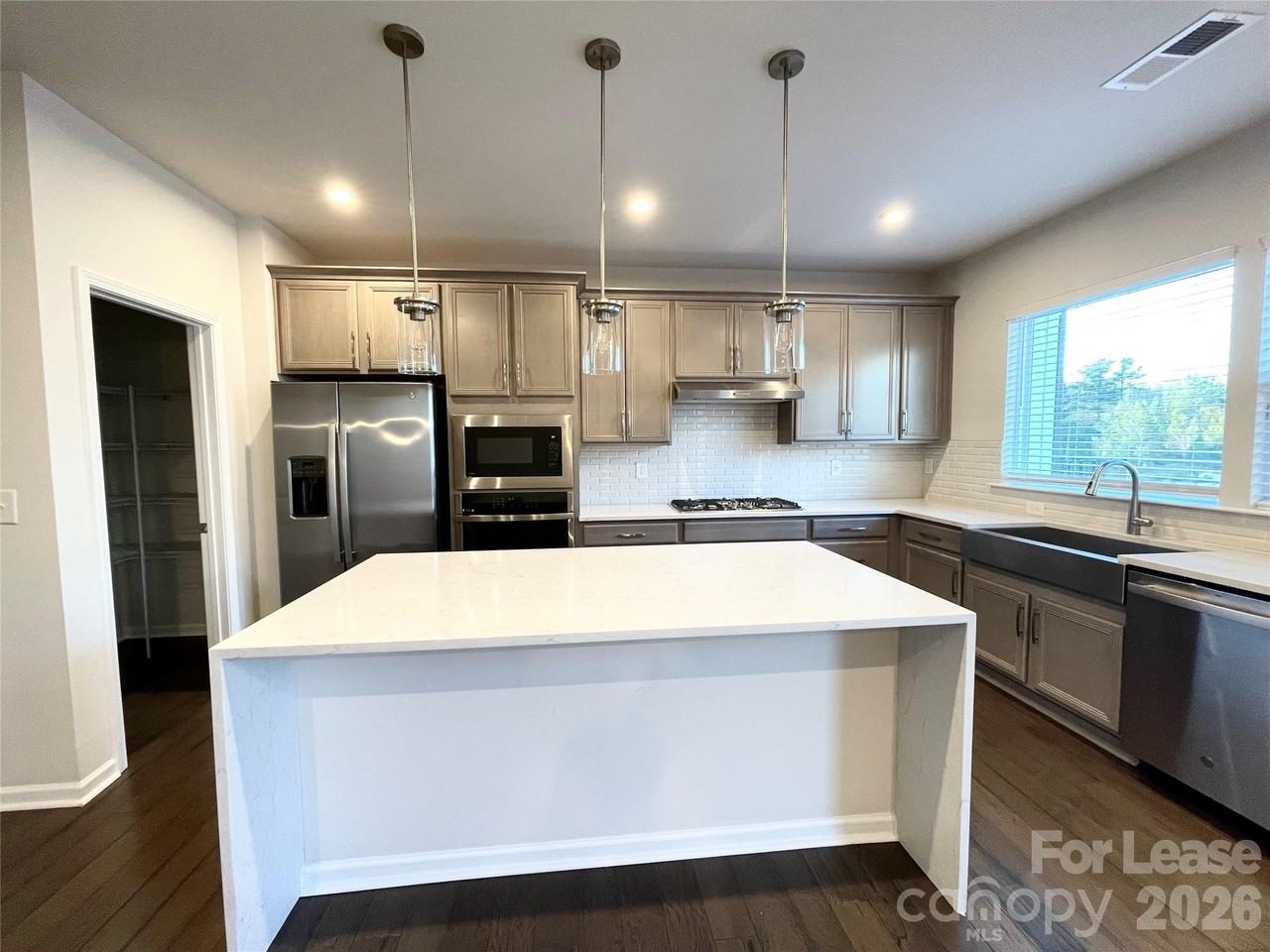 135 Berkeley Ave - Photo 2 of 13