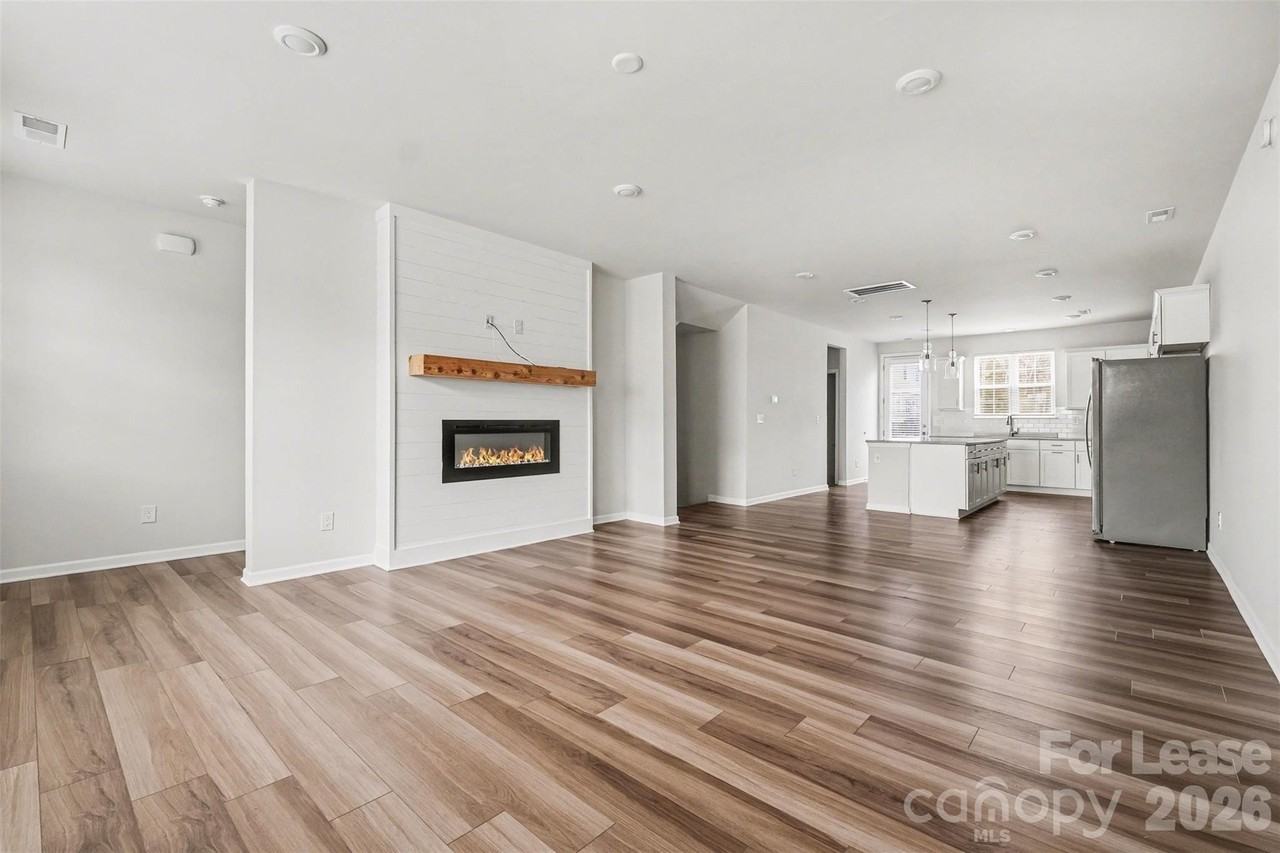 10016 Hemingway Pl - Photo 3 of 21