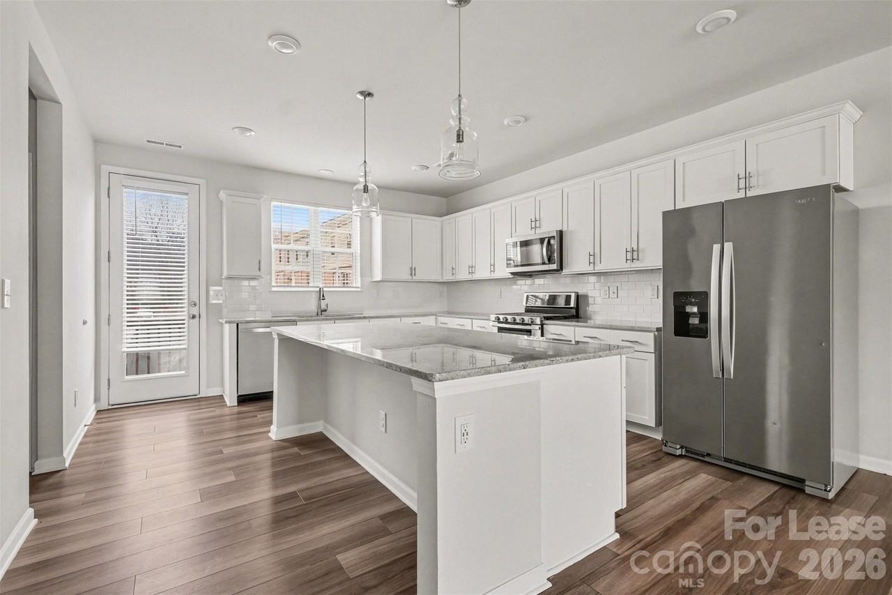 10016 Hemingway Pl - Photo 5 of 21