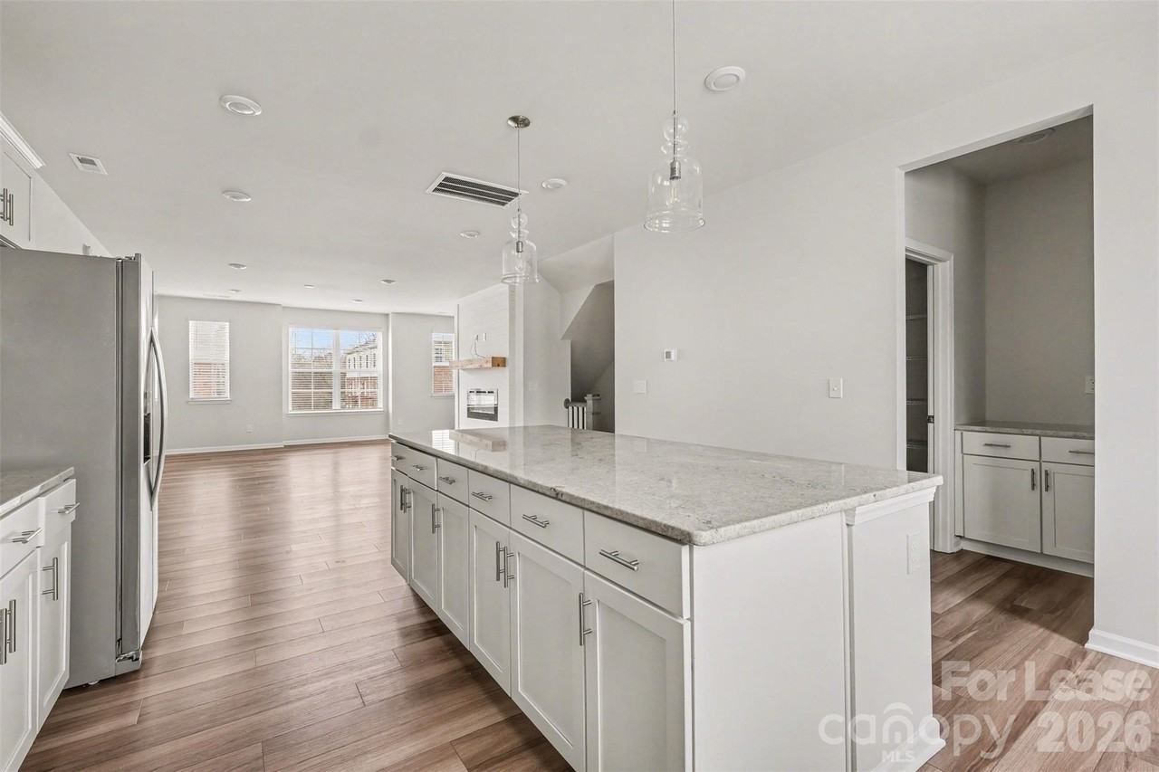 10016 Hemingway Pl - Photo 6 of 21