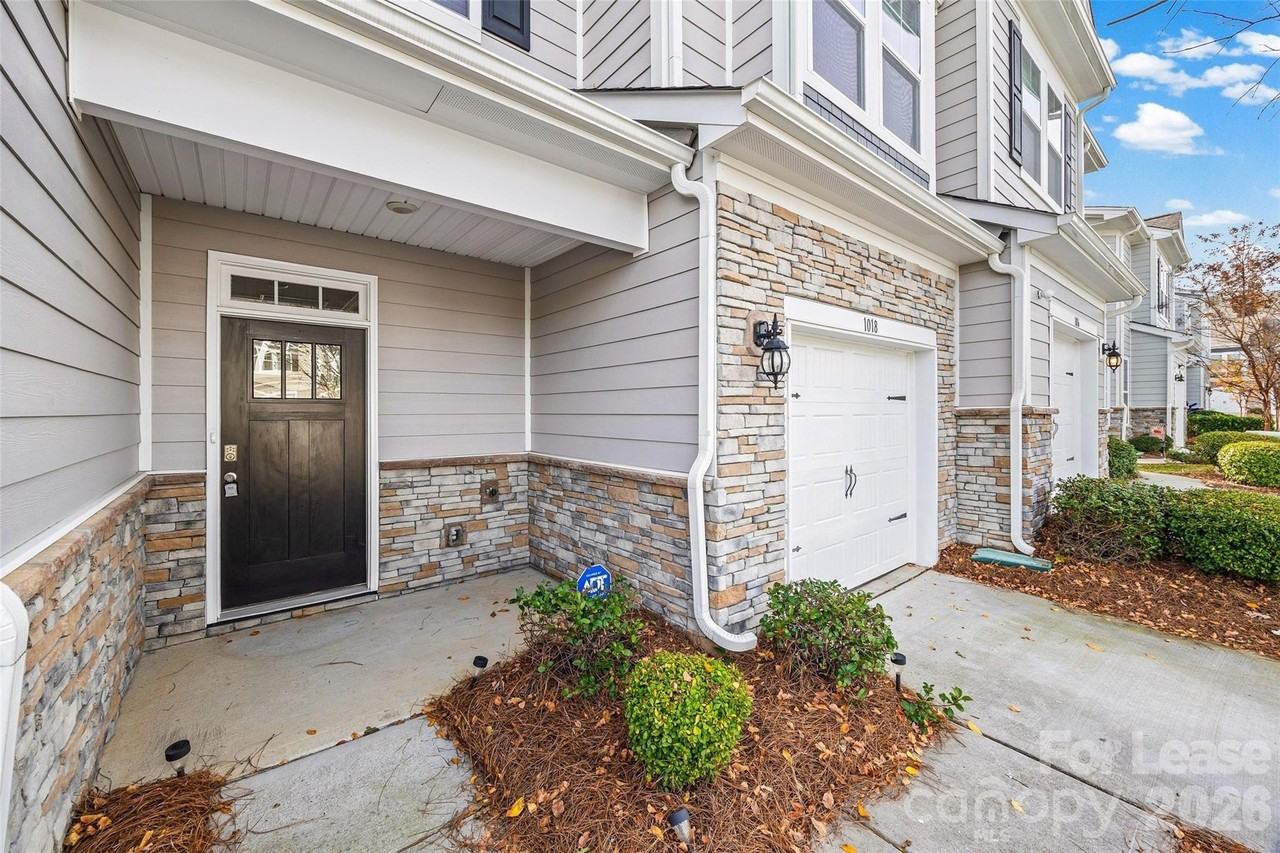 1018 Chicory Trce - Photo 2 of 40