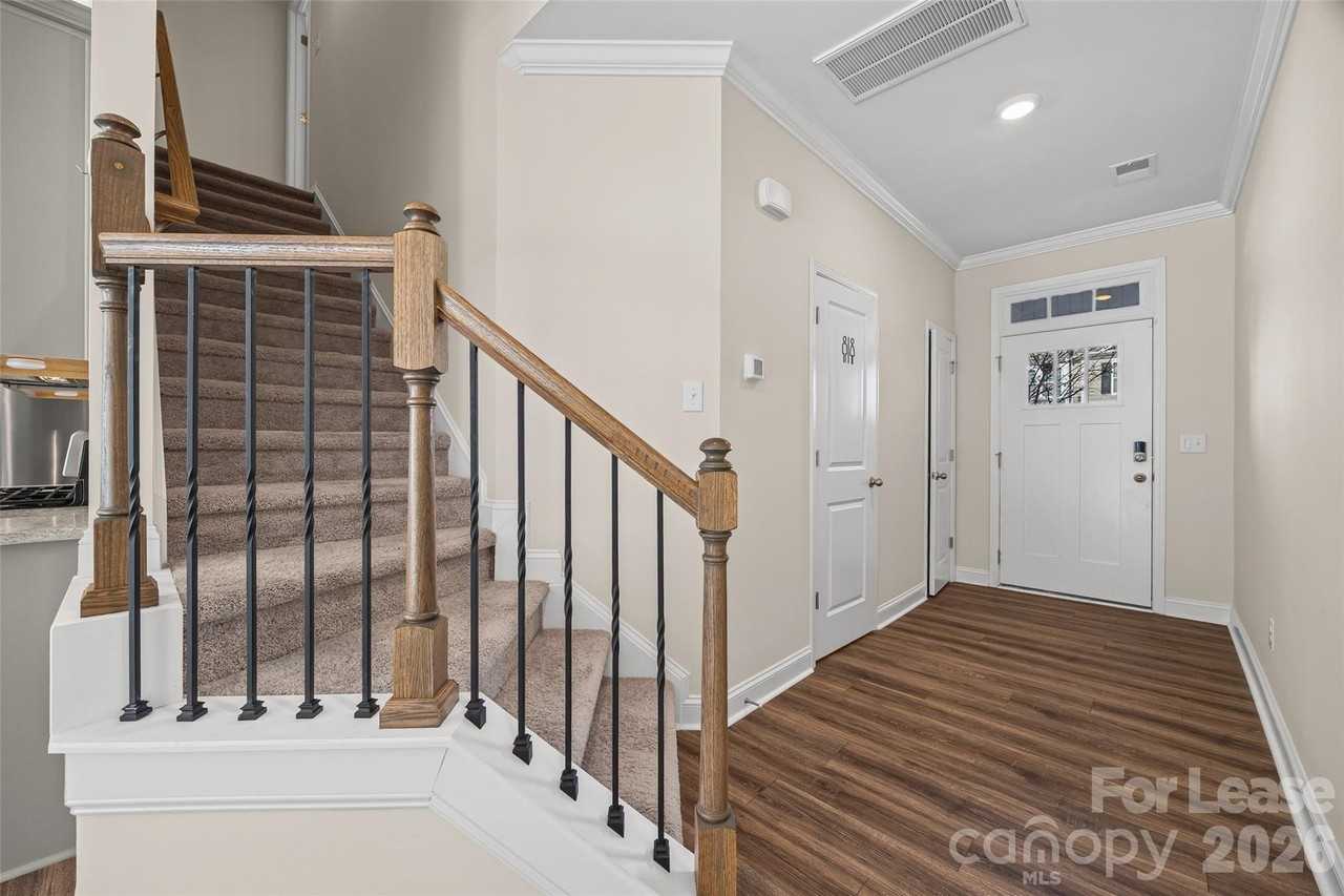 1018 Chicory Trce - Photo 3 of 40