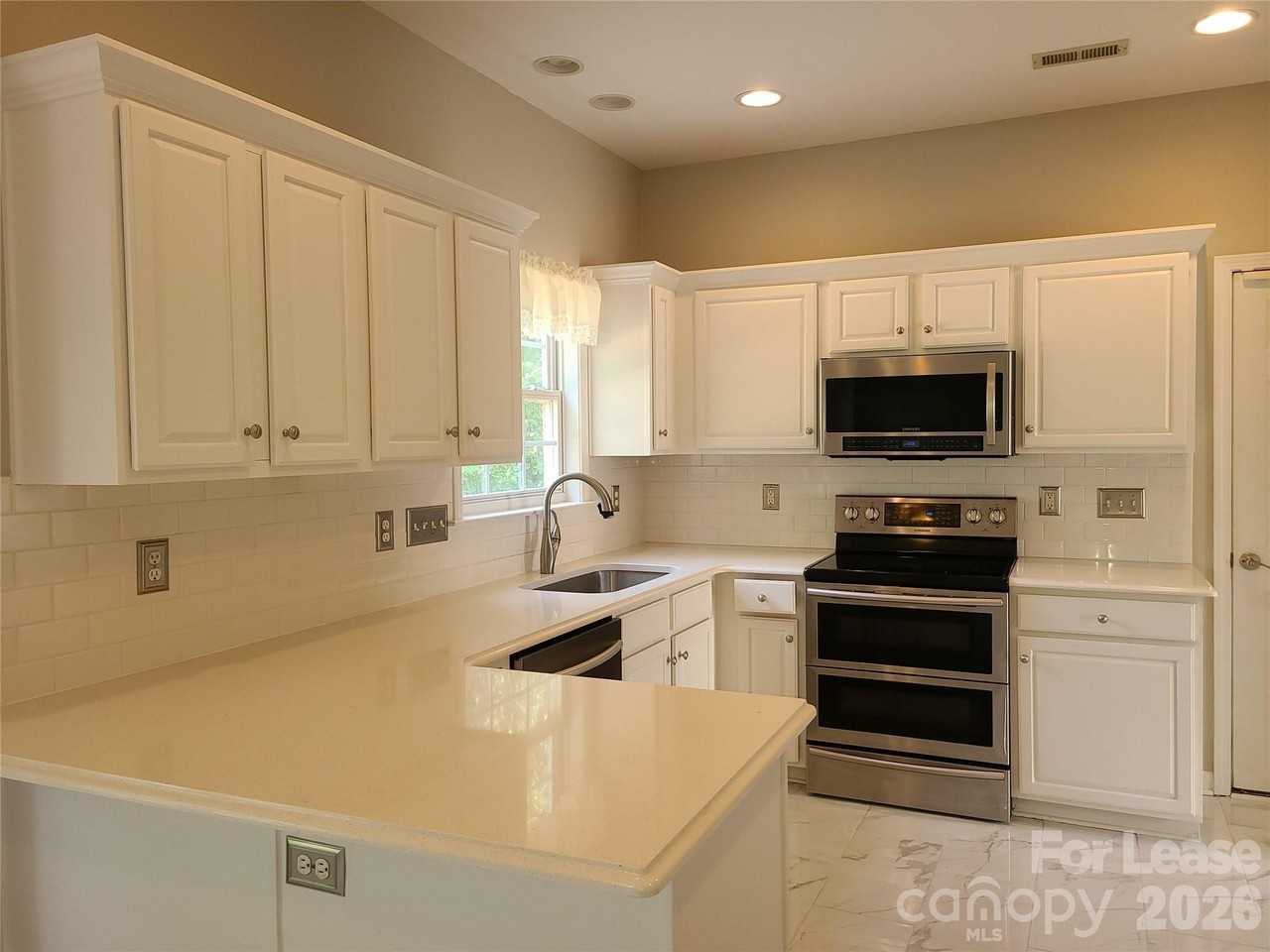 9509 Mitchell Glen Dr - Photo 3 of 23