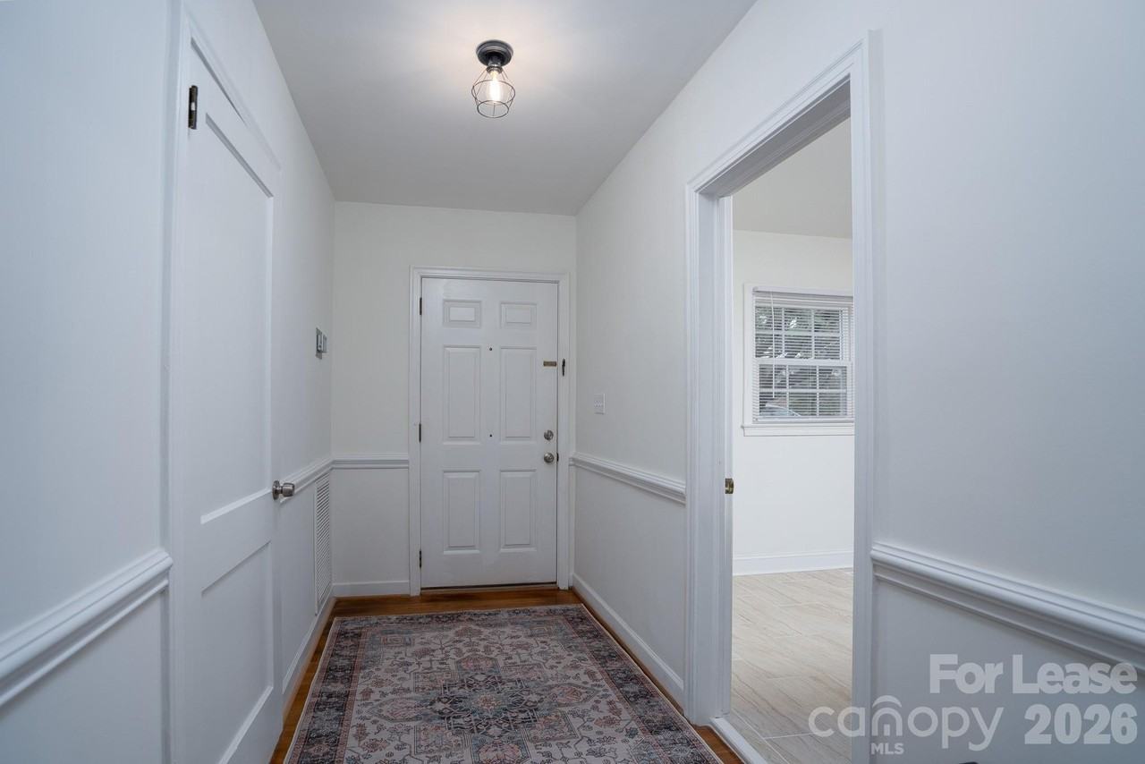 3227 Mayfield Ave - Photo 3 of 34