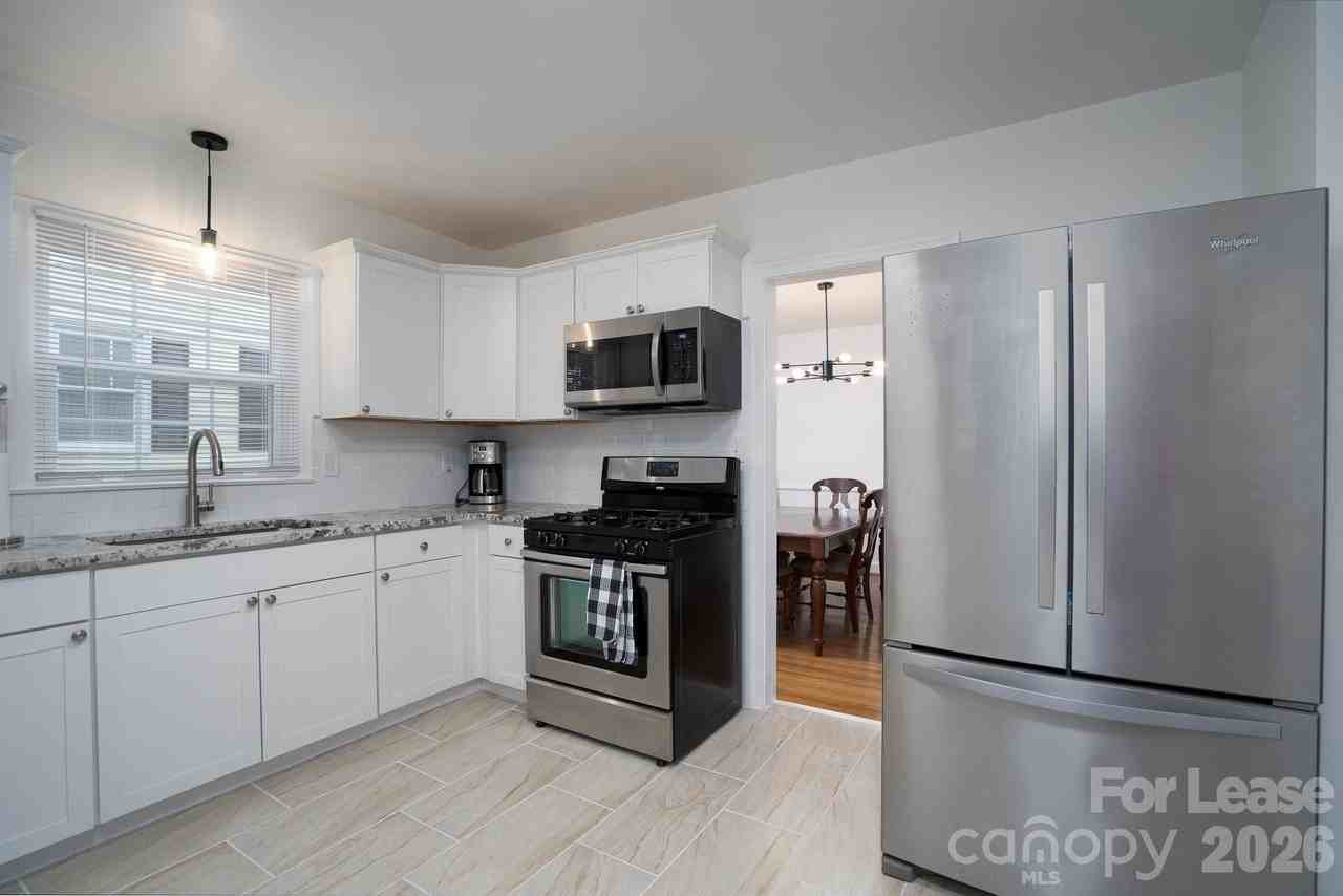 3227 Mayfield Ave - Photo 5 of 34