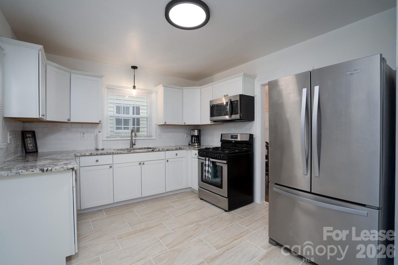 3227 Mayfield Ave - Photo 6 of 34