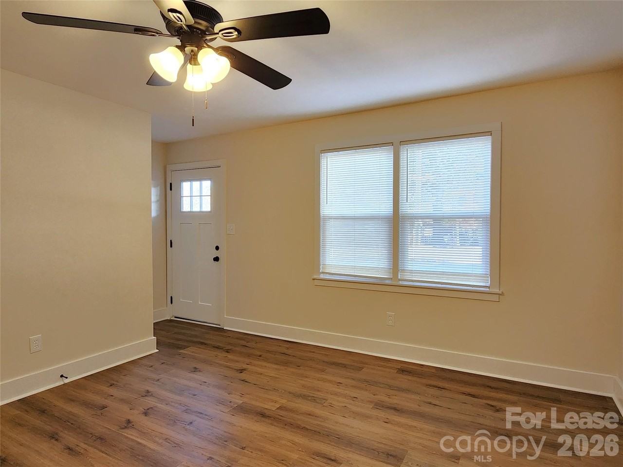 315 Hamilton Dr Ne Apt 1 - Photo 3 of 22