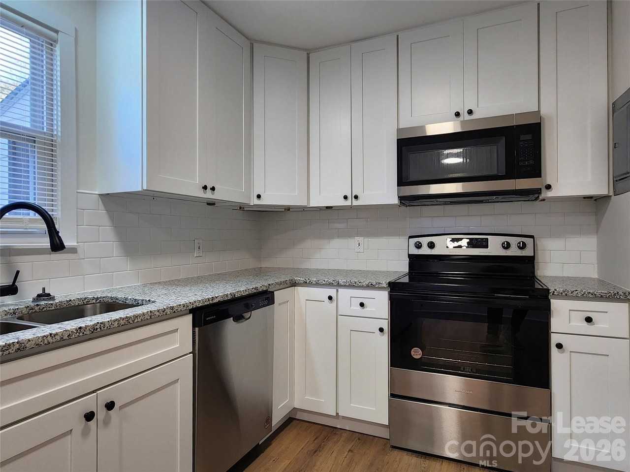 315 Hamilton Dr Ne Apt 1 - Photo 6 of 22