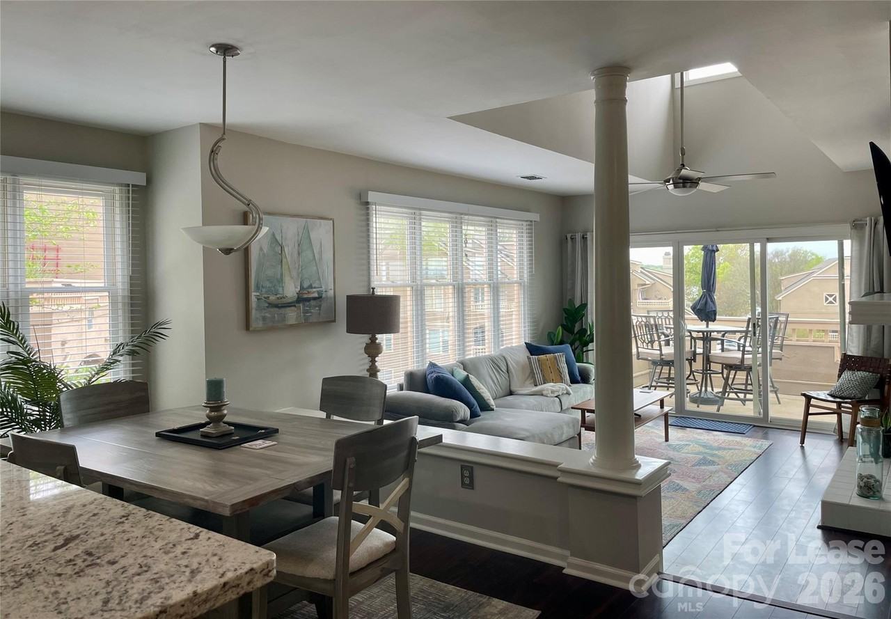 639 Portside Dr - Photo 2 of 32