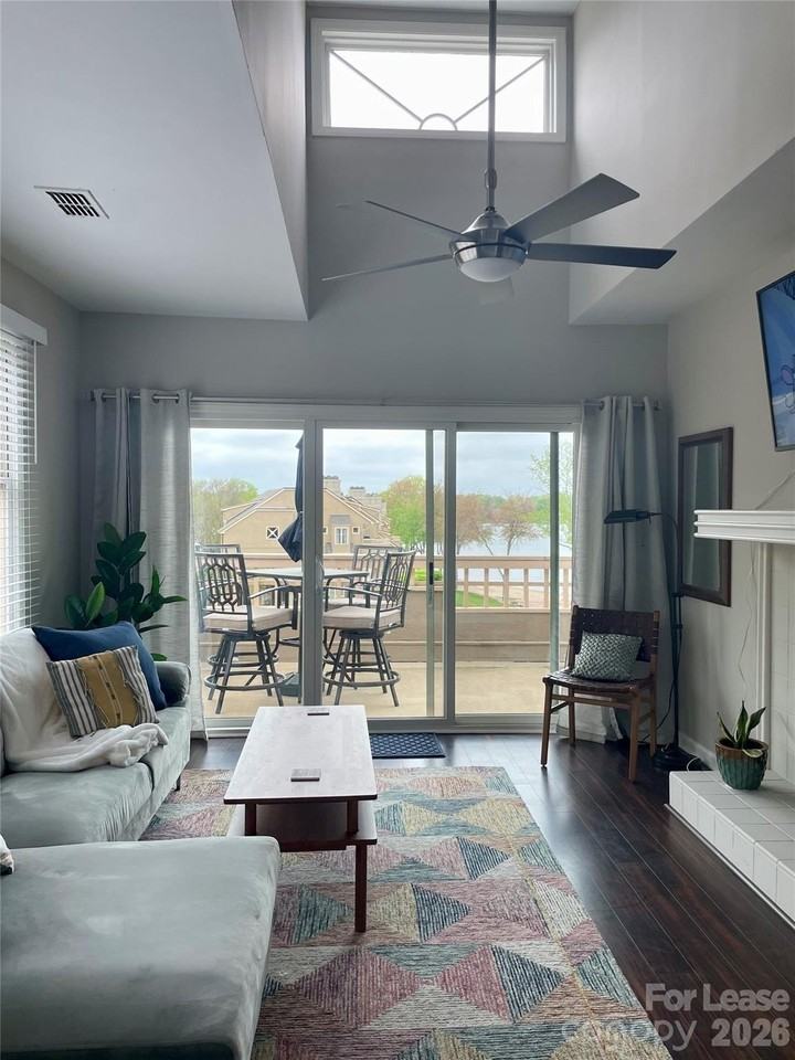 639 Portside Dr - Photo 5 of 32