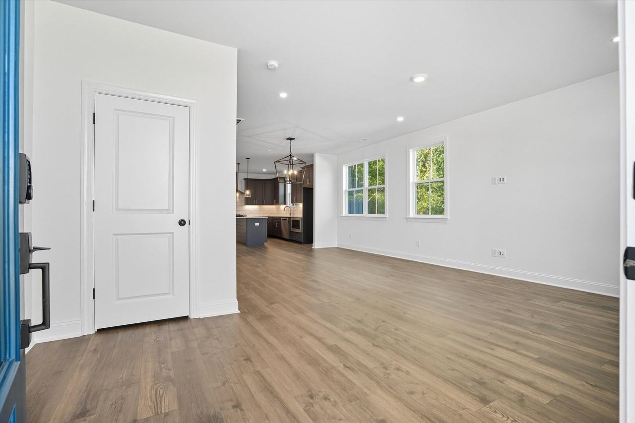 536 Hayes Park Blvd - Photo 2 of 25