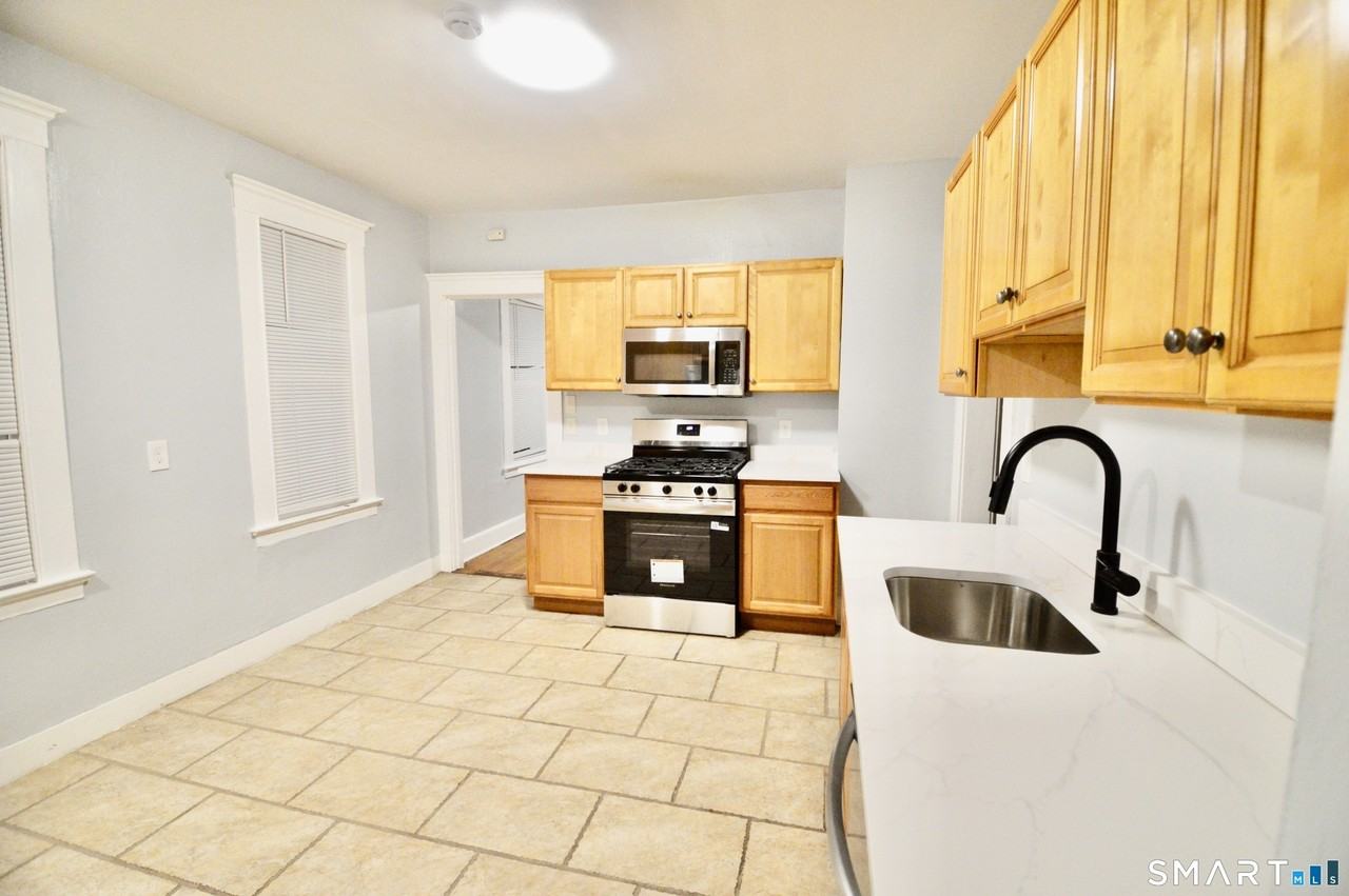 994 Campbell Ave - Photo 6 of 17