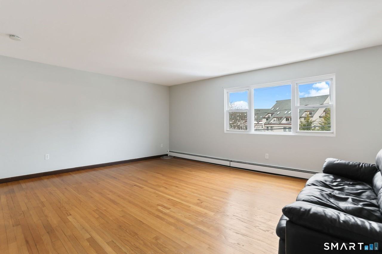 86 Harbor Dr - Photo 4 of 30