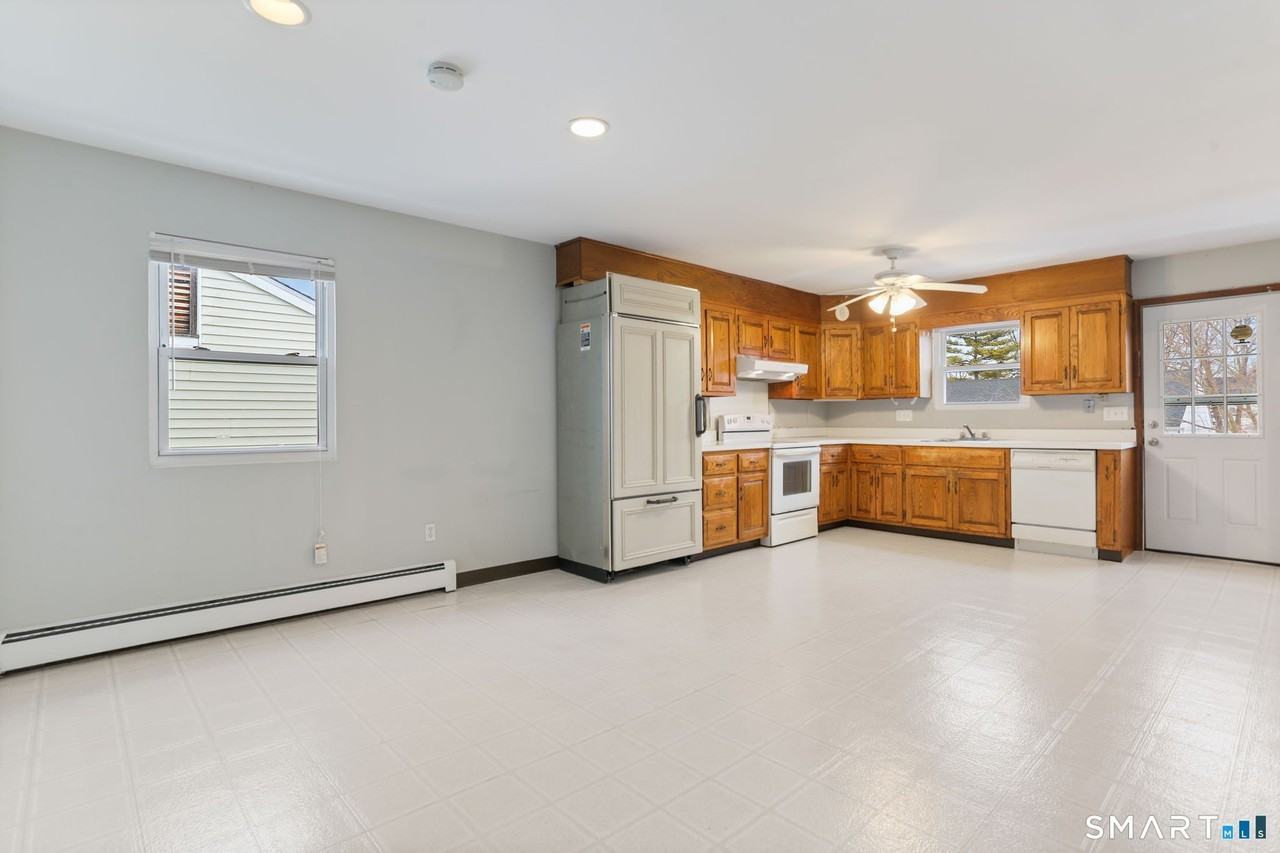 86 Harbor Dr - Photo 7 of 30