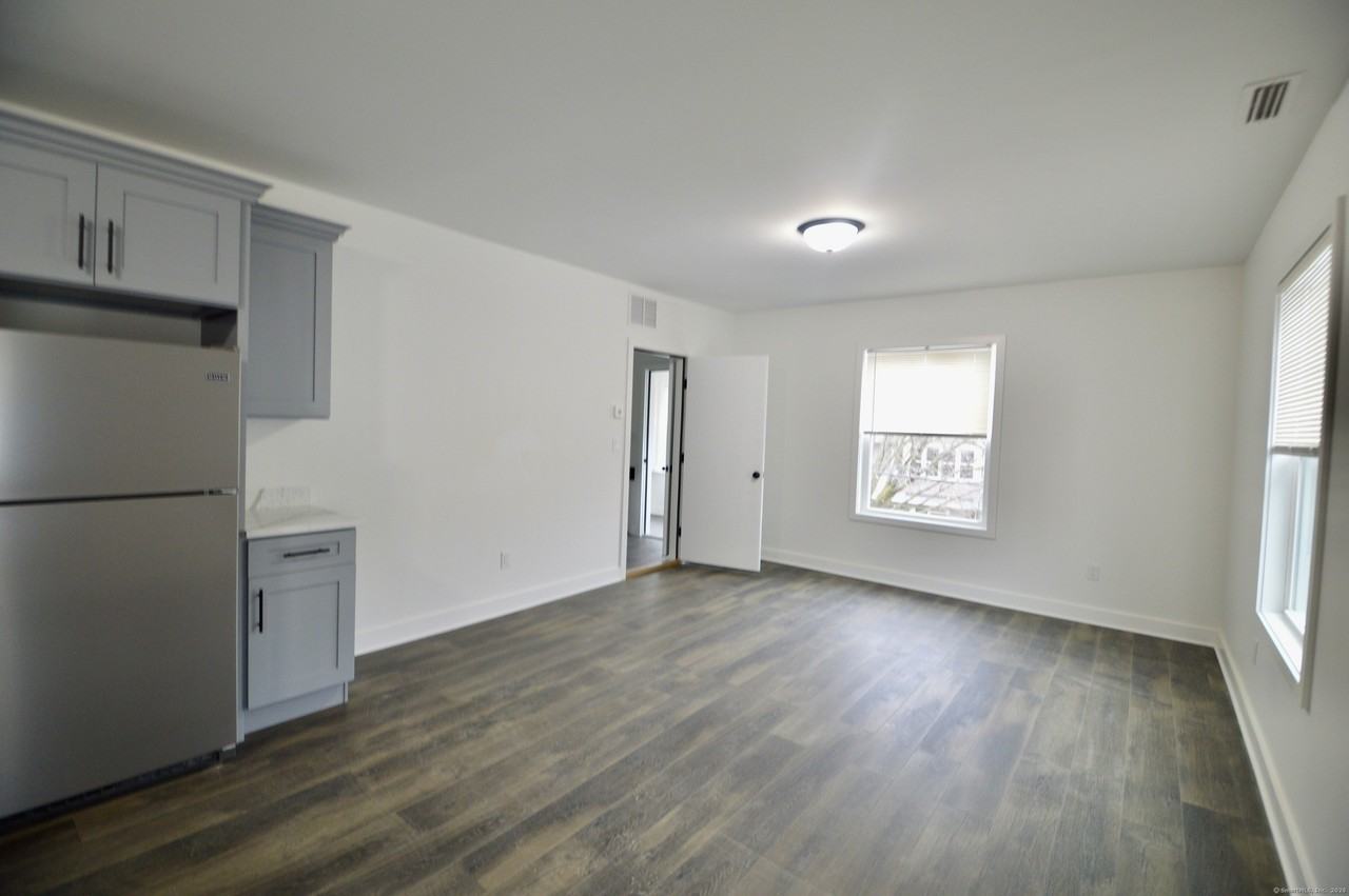 21 Nichols St - Photo 5 of 21