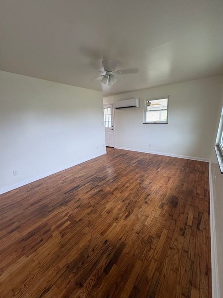 703 White Rd - Photo 4 of 14