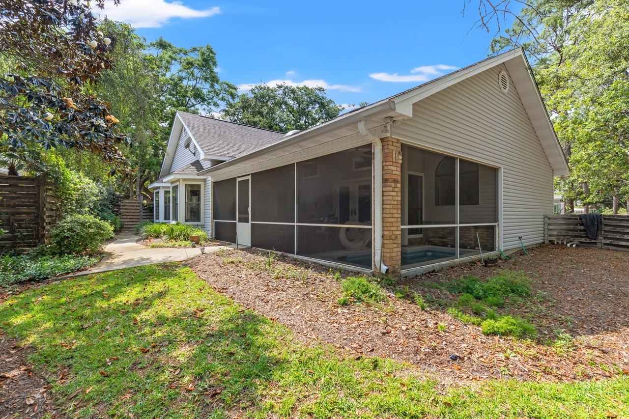 1224 Deerwood Dr - Photo 4 of 28