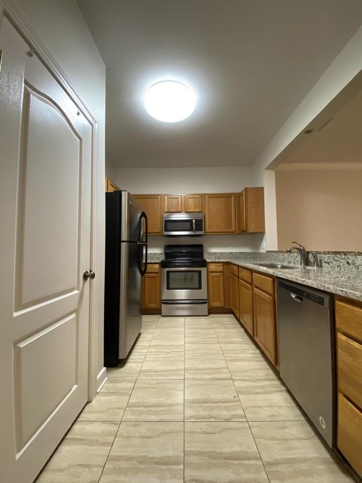 417 Twin Lakes Ln - Photo 3 of 19