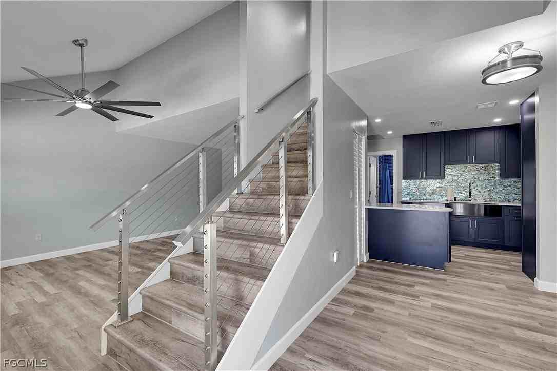 958 Indiana Ave - Photo 3 of 23