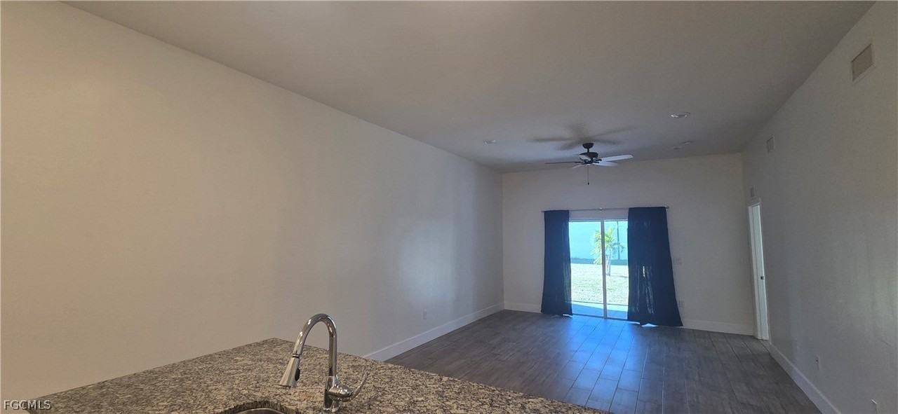 910 Sw 7th Ct - Photo 2 of 14