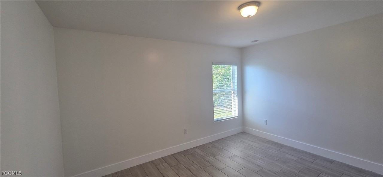 910 Sw 7th Ct - Photo 3 of 14