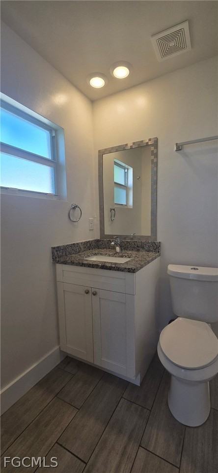 910 Sw 7th Ct - Photo 5 of 14