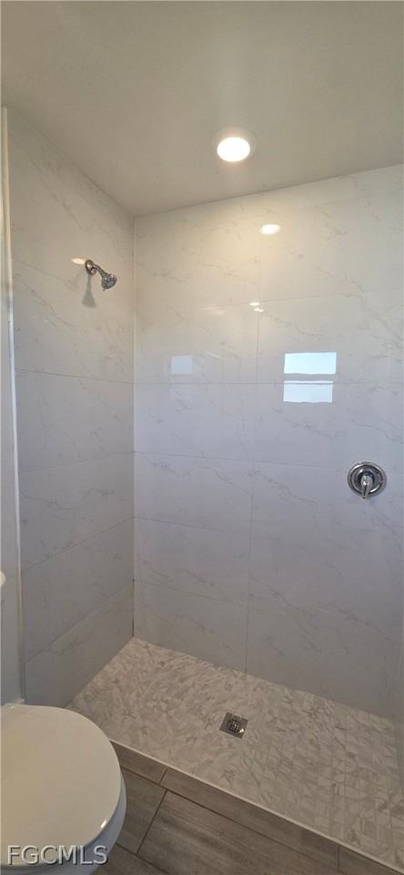 910 Sw 7th Ct - Photo 6 of 14