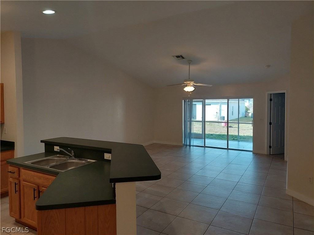 611 Se 5th St - Photo 4 of 18