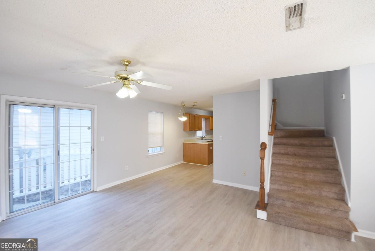 147 S Fairfield Dr - Photo 4 of 38