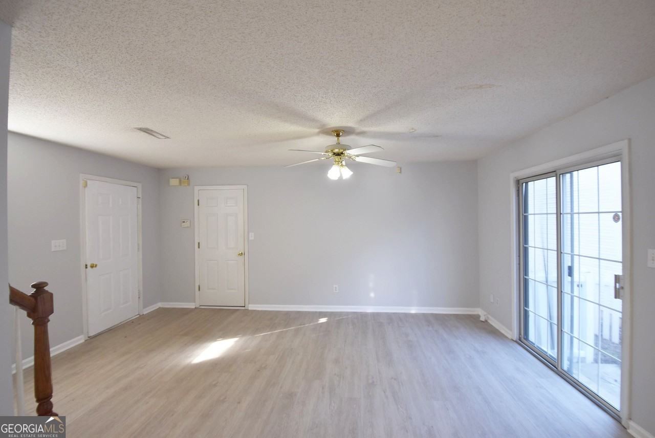 147 S Fairfield Dr - Photo 6 of 38