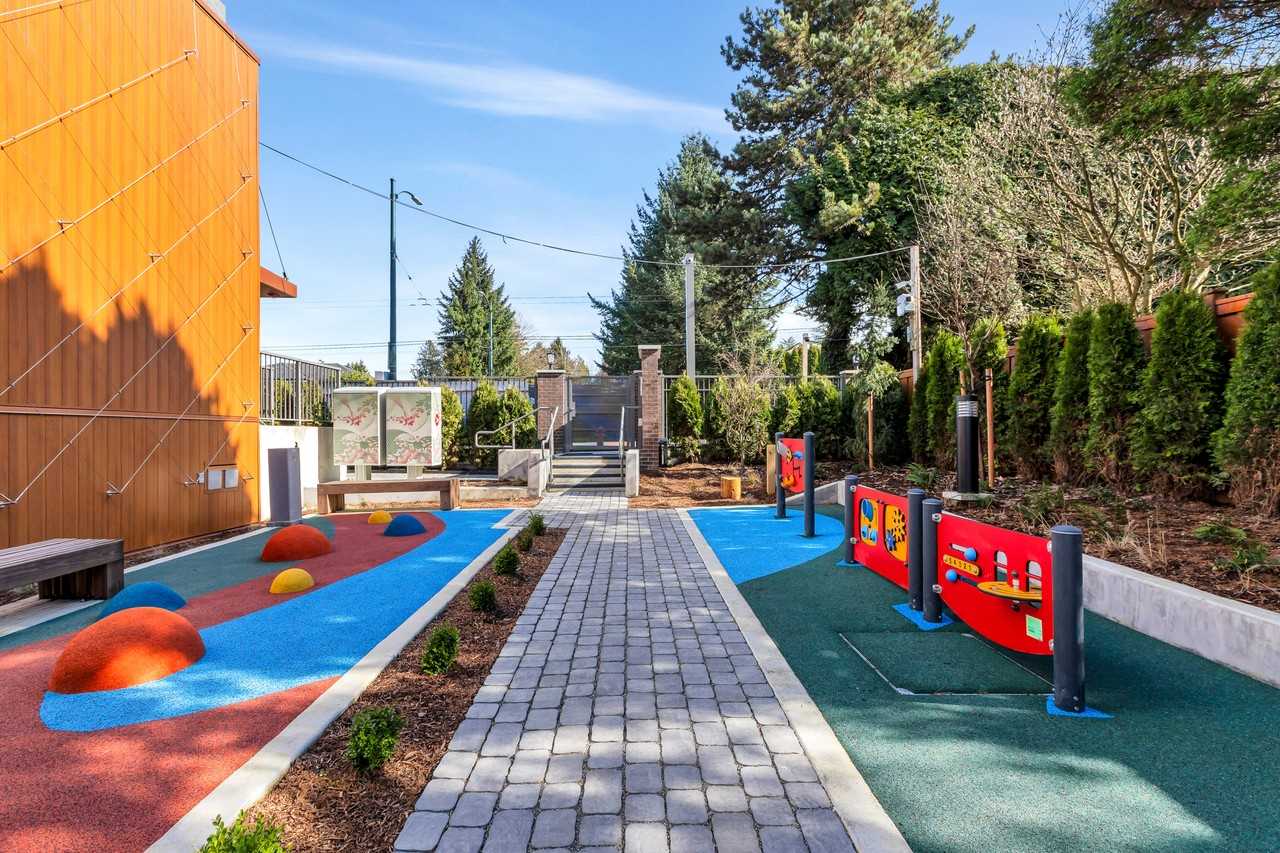 Hawthorne - 4575 Granville St - Photo 6 of 32