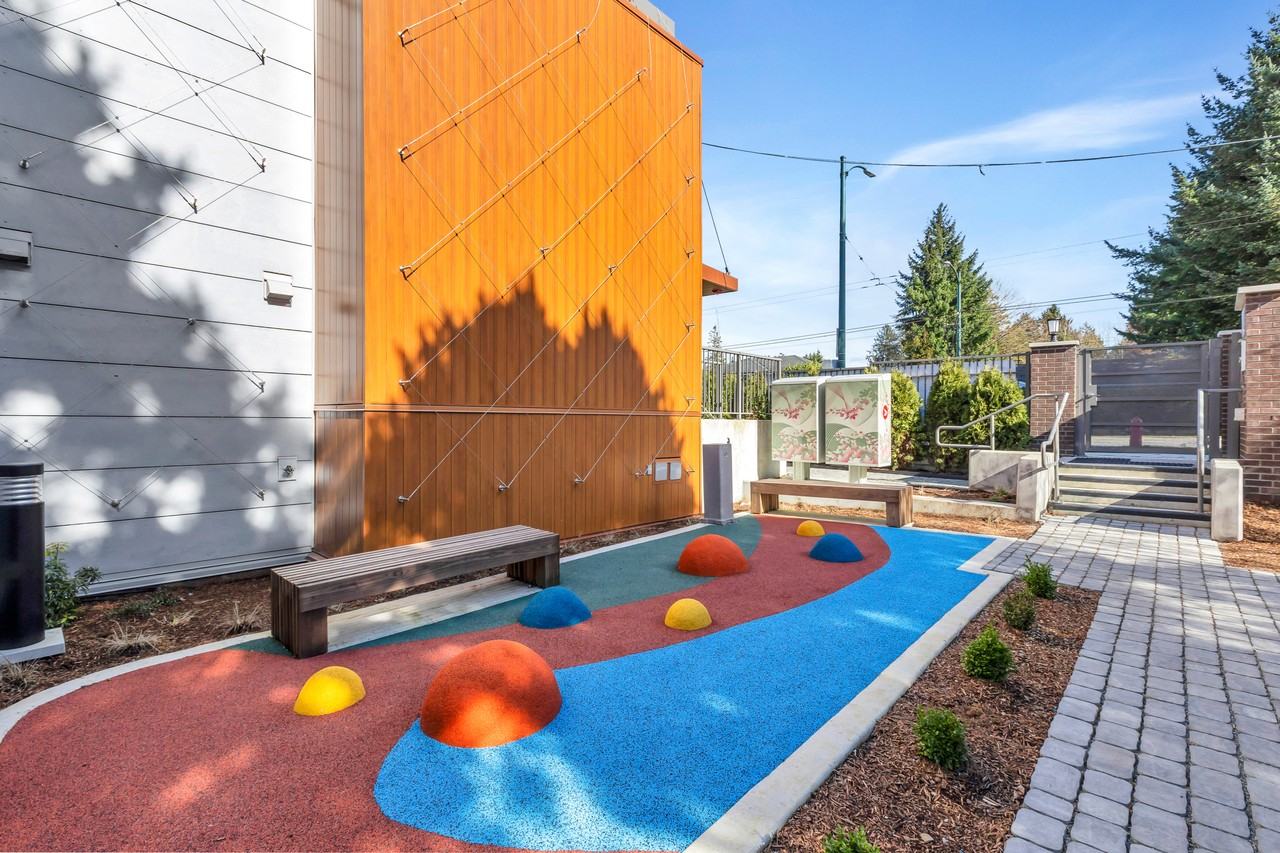 Hawthorne - 4575 Granville St - Photo 7 of 32