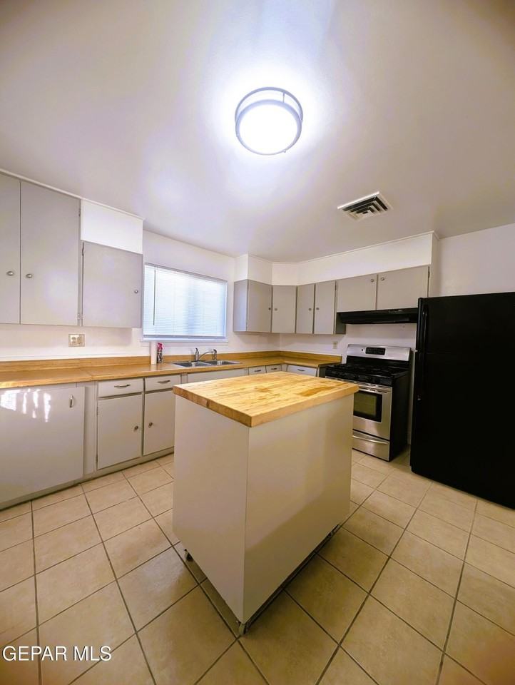 5804 Pickerel Dr - Photo 4 of 31