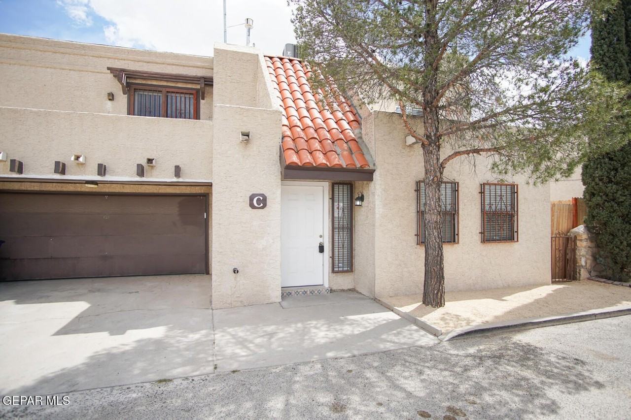 1582 Bengal Dr Apt C - Photo 2 of 25