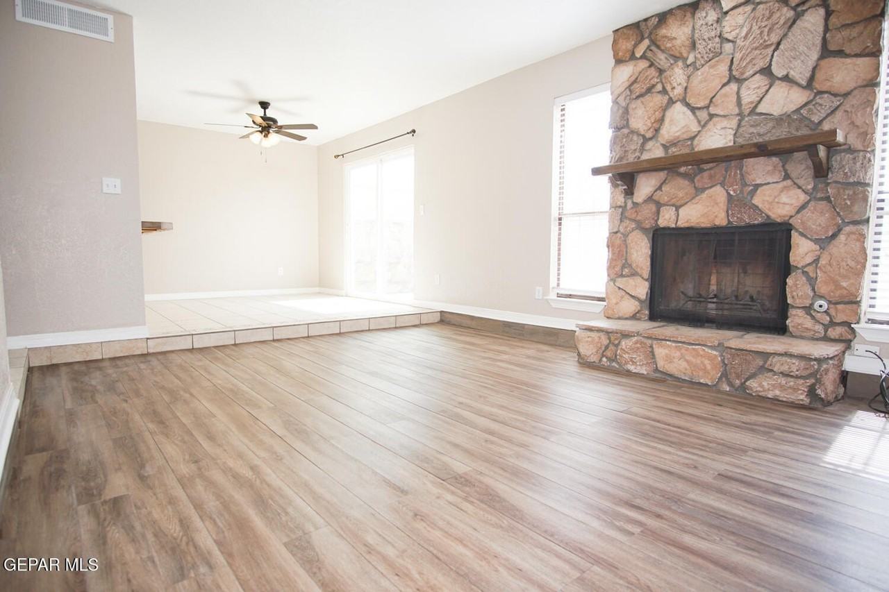 1582 Bengal Dr Apt C - Photo 4 of 25