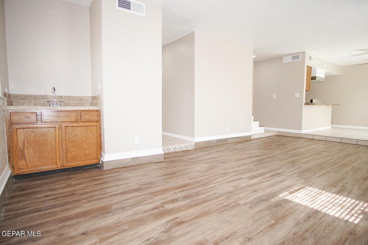 1582 Bengal Dr Apt C - Photo 5 of 25