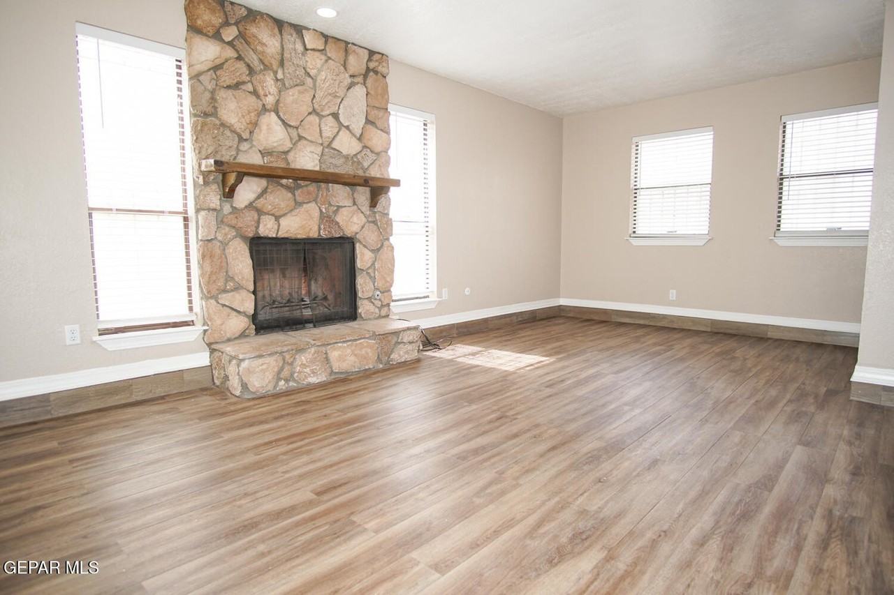 1582 Bengal Dr Apt C - Photo 6 of 25